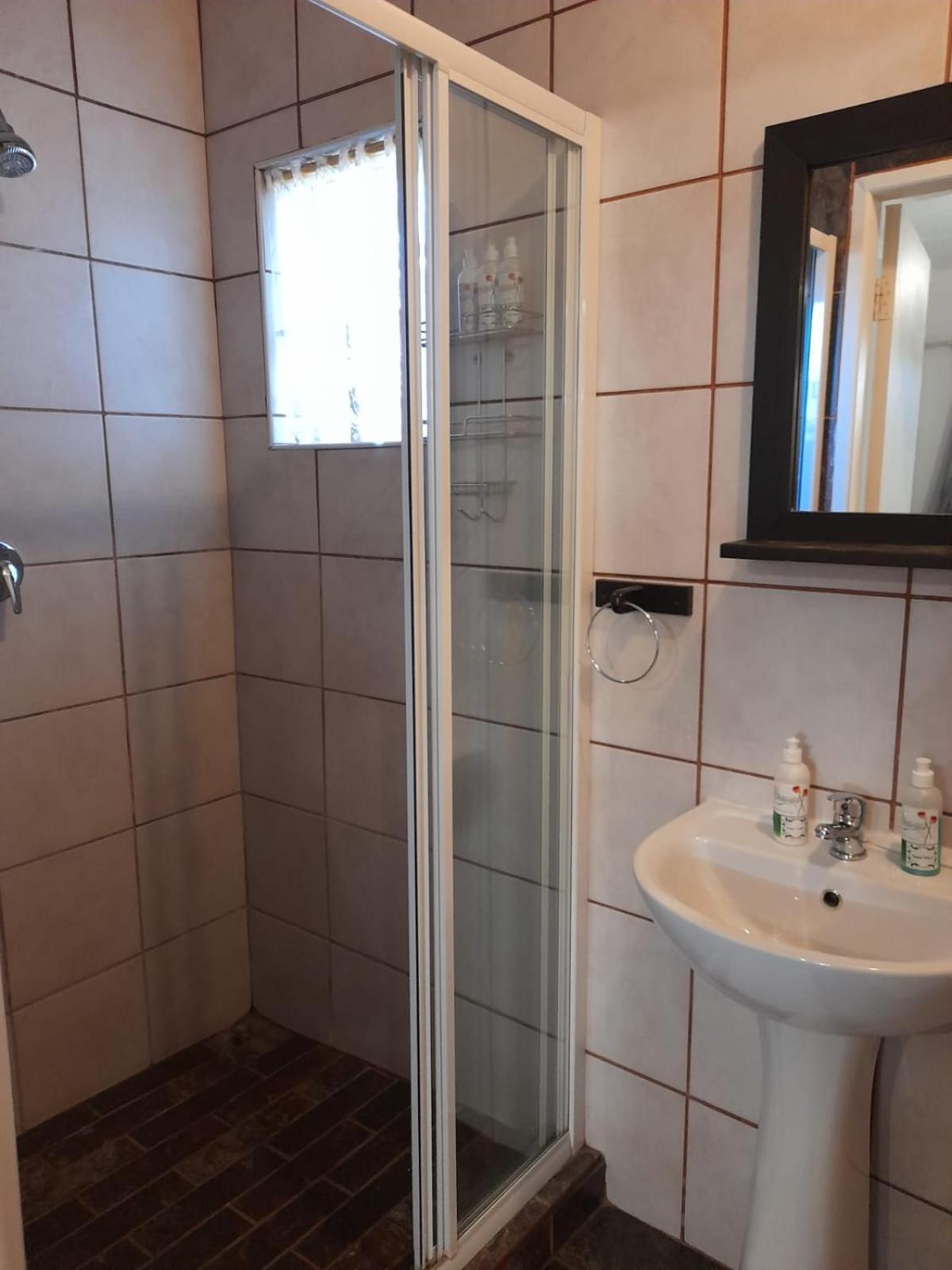 Ukarimu Guest House Клерксдорп Номер фото